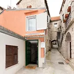 Apartment Old *